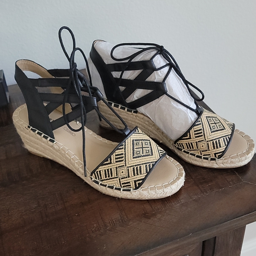 NEW WO BOX Rockport wedges